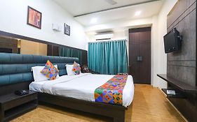 Fabhotel Dua Continental
